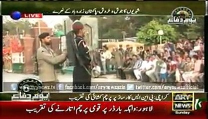 Pakistani chants Pakistan Zindabad at wahga