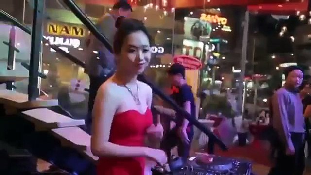 Nữ DJ Việt Nam Chơi DJ Cực Xung DJ Tít Xinh Nhạc Sàn Cực Mạnh