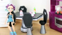 Manualidades para muñecas : Cómo hacer un juego de comedor y sillas monstruoso para tus muñecas
