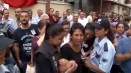 Şehidin ablası- Durun bir bakalım belki nefes alıyordur