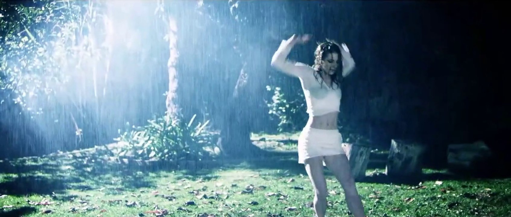 "Young & Beautiful" DANCING IN THE RAIN (Lana Del Rey tribute - starring Sarah Smac McCreanor)