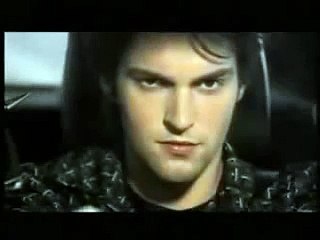 Anuncio Renault Clio: Mono con una ballesta