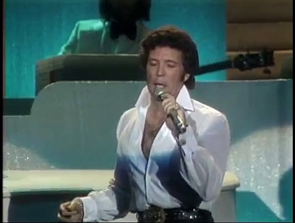 TOM JONES - Yesterday (en vivo)