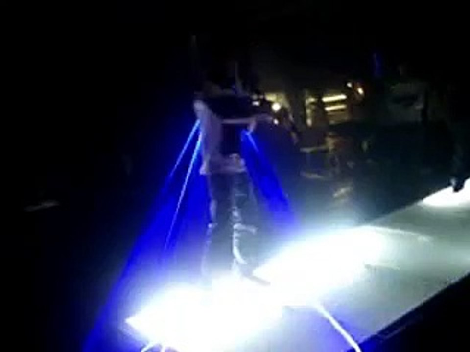 Wajid White Rapper live in (World Fashion) "look at me now" fast rap