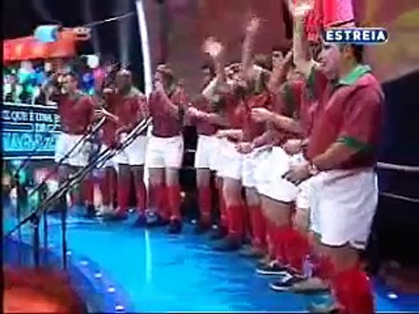 Gato Fedorento Equipa De Raguebi Doidas Andam As Galinhas Video Dailymotion dailymotion