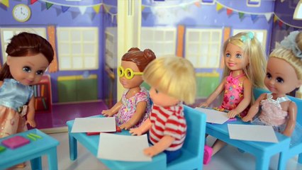 Frozen Elsa Leva Tommy Para Escolinha!!! Em Portugues Tototoykids