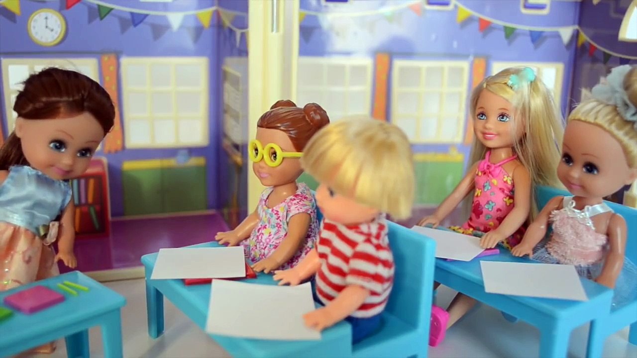 Frozen Elsa Leva Tommy Para Escolinha!!! Em Portugues Tototoykids