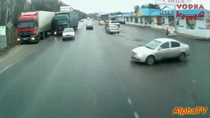 Najgroźniejsze wypadki samochodowe Rosja kompilacja 2013 HD