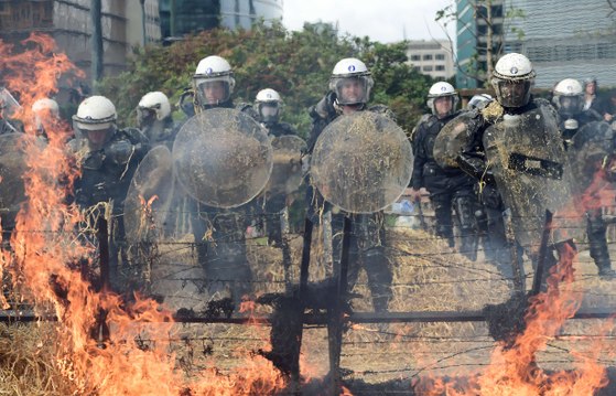 A Bruxelles, les agriculteurs manifestent leur colère