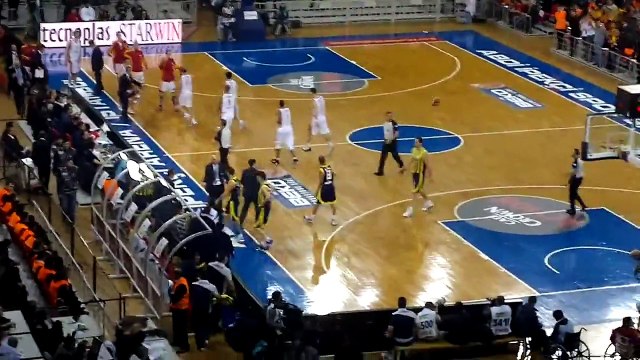 Galatasaray Cafe Crown - Fenerbahçe Ülker ( Tezahürat ) Abdi İpekçi - 29.12.2010 ( 720p HD)