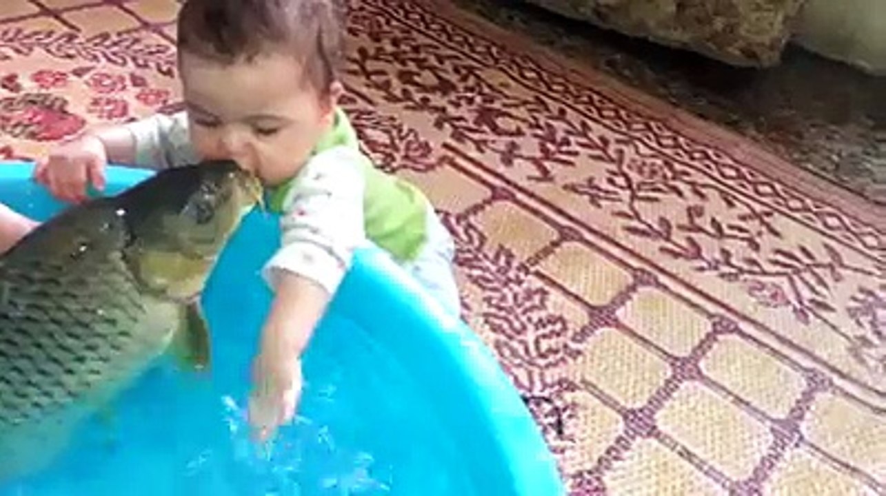 Baby With Fish Peelu Song | Pee Loon Hoto Ki Sargam