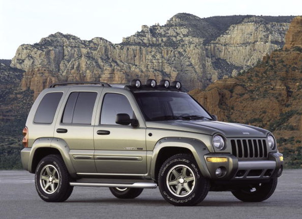 Fiat Chrysler recalls 8,000 extra Jeeps over remote control hacking worries