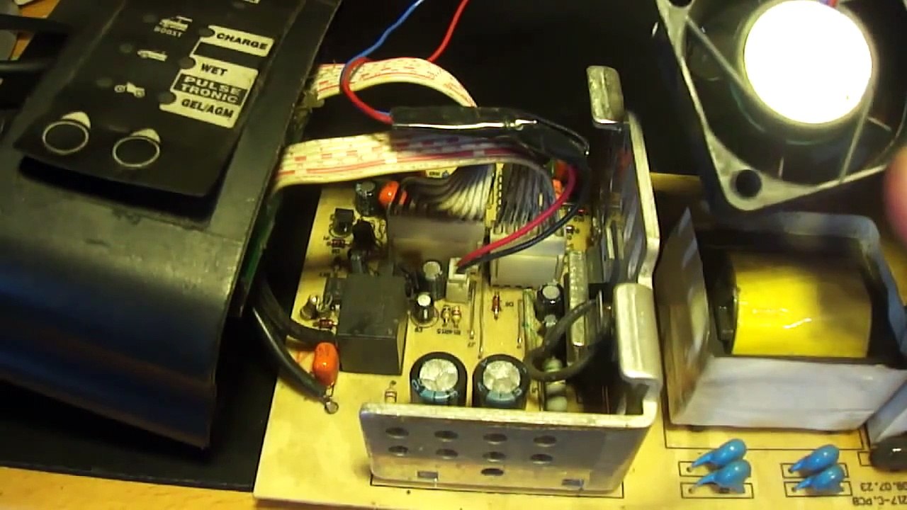 # 81 - Electronique - Réparation d'un chargeur de batterie automobile