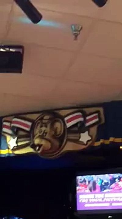Chuck-e-cheese-wink