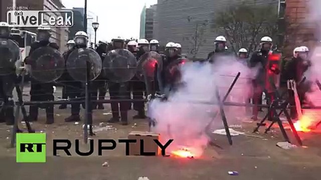 Belgium: Farmers cover police in burning hay at Brussels protest