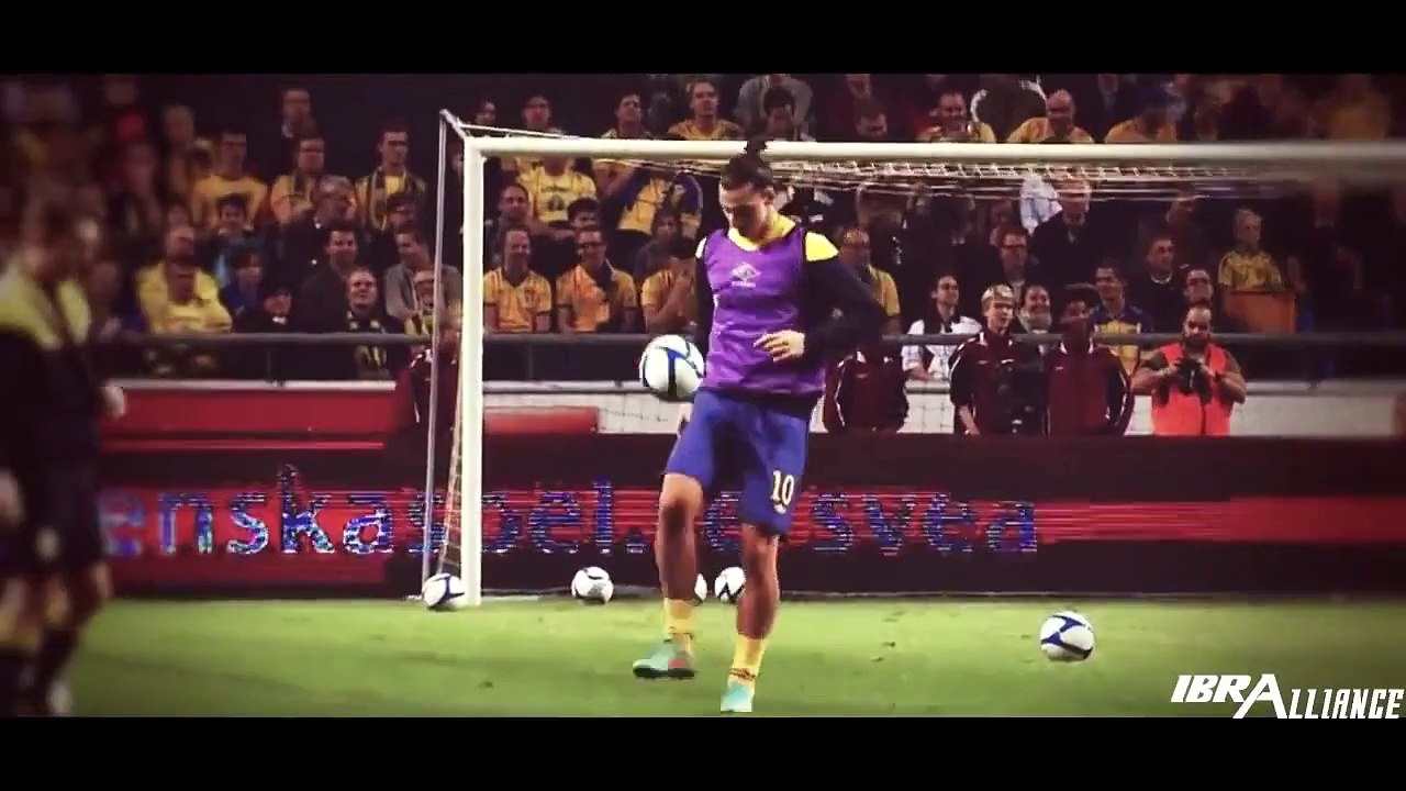 Football Freestyle Skills -  Cristiano Ronaldo - HD