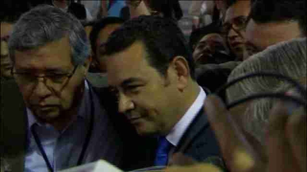 High turnout in Guatemala elections, Jimmy Morales leads presidential race