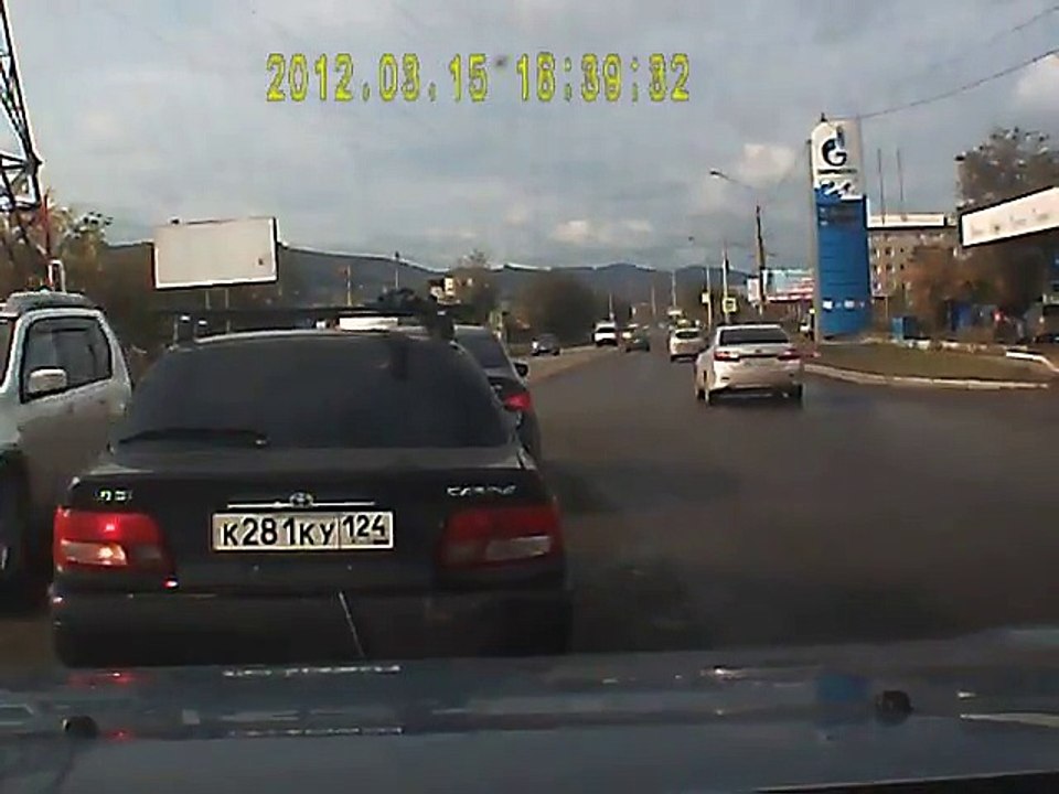 Очевидцы ДТП догнали Тойоту, вытолкнувшую машину под встречный грузовик