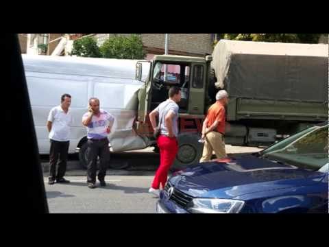 Tek “Brryli” përplasen disa makina, trafiku rëndohet për disa minuta