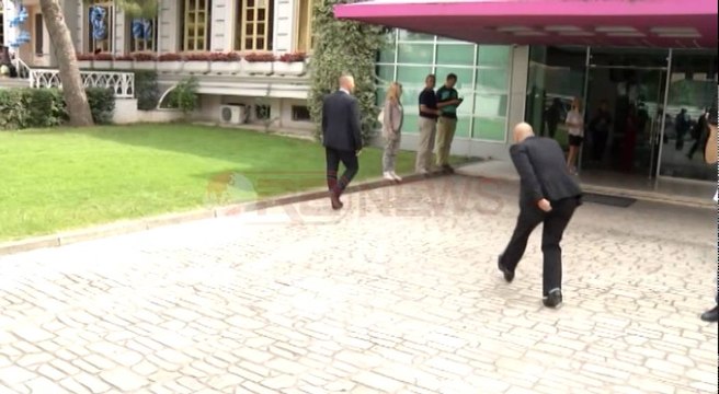 Deputeti socialist Arben Ndoka dorëzon mandatin, i shpjegon arsyet PS- Ora News