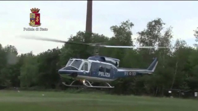 Tjetër avion me drogë Shqipëri - Itali, 4 të arrestuar me 80 kg