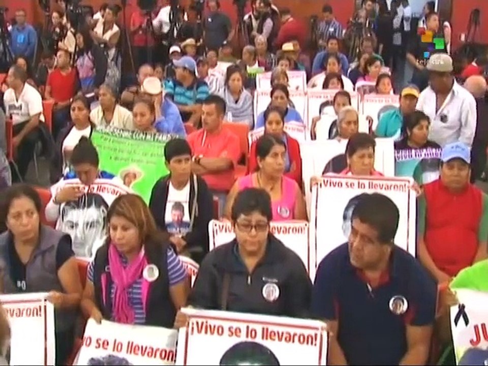 Mexico: Experts Dispute Gov't on Ayotzinapa Investigation