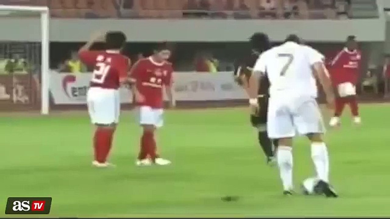 Funny blows in football / Cristiano Ronaldo and others