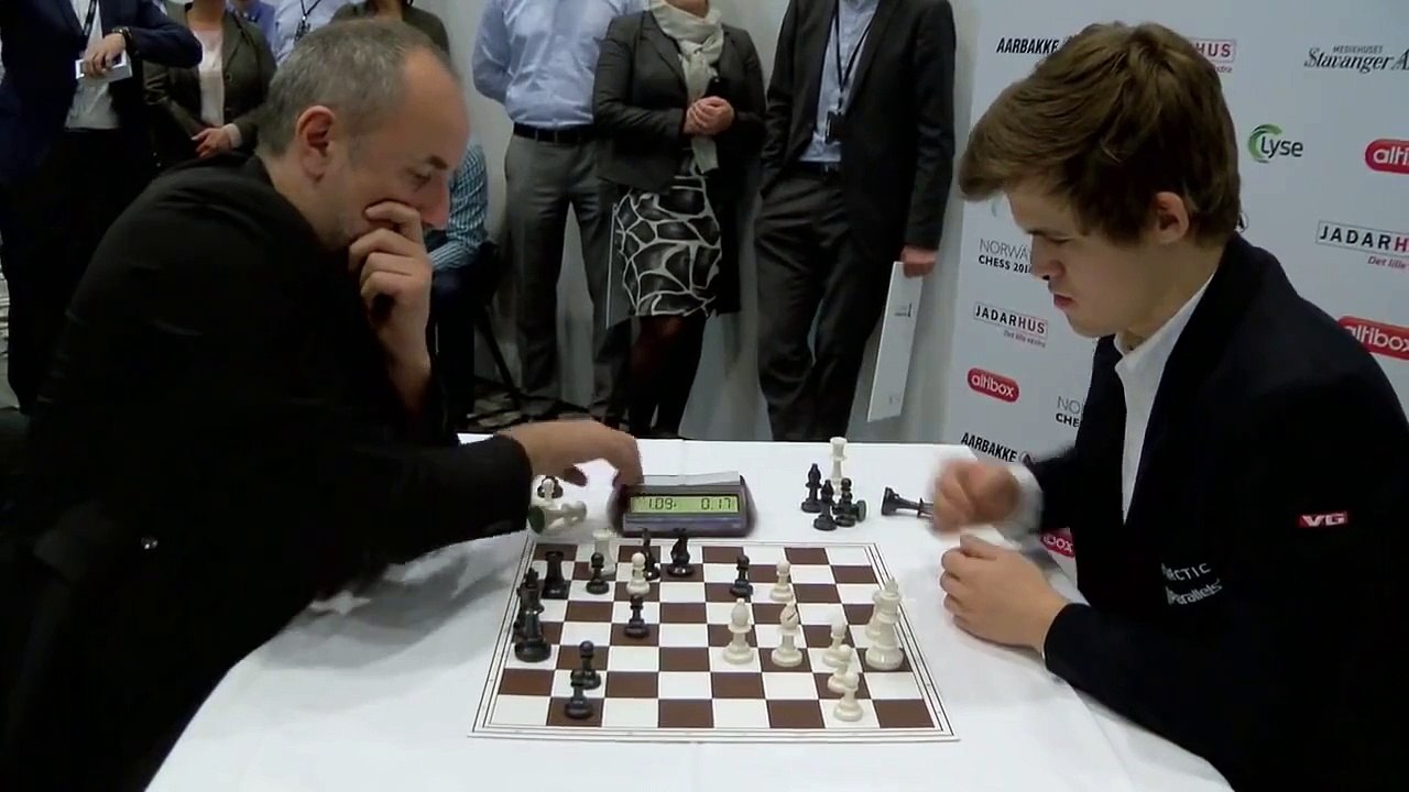 Blitz Chess: Magnus Carlsen vs. Manager Espen Agdestein
