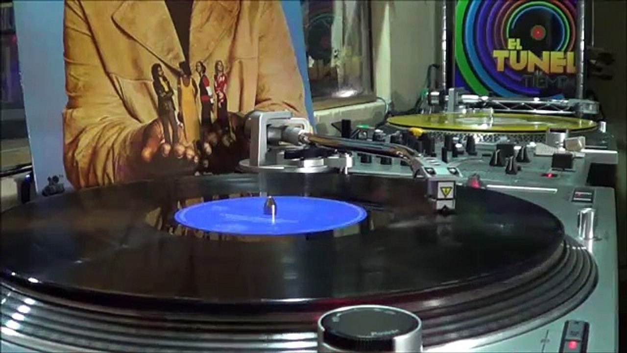 Barry White - I'm Gonna Love You Just A Little More baby (1974)