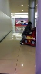 ٰIndia: This Video Of A Mall Toy Car Operator Forcibly Kissing A Child Will Scare You, Even If You Are Not A Parent