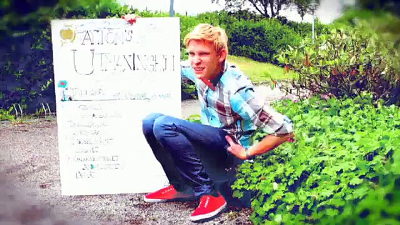 Anton utmanar Danny (bakom kulisserna) på Allsång på Skansen