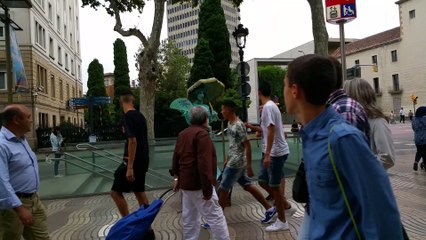 LA MUJER CLASICA Y PARAGUAS