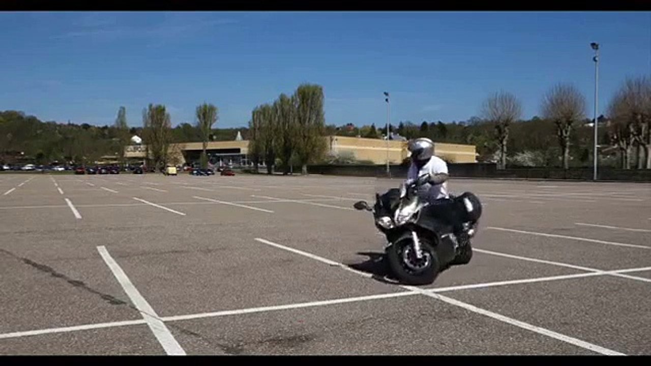 Maniabilité Moto en FJR 1300 2013 : maniable et plaisant, en+ :)