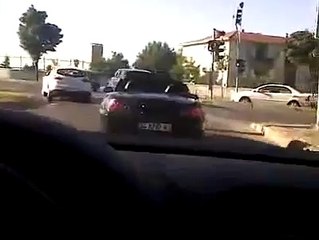 Honda S2000 Caddeye indi Adam fena yanlıyor. JDM