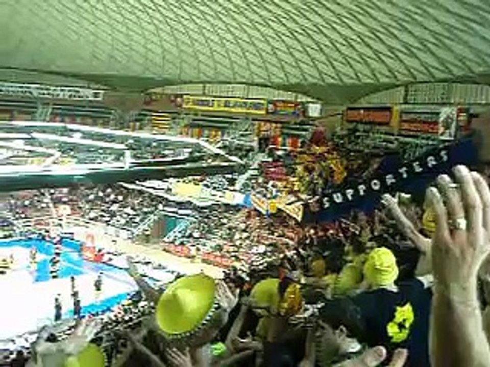 ARIS trela sto palau blaugrana