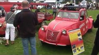 La 2cv bicéphale des pompiers du Var.wmv