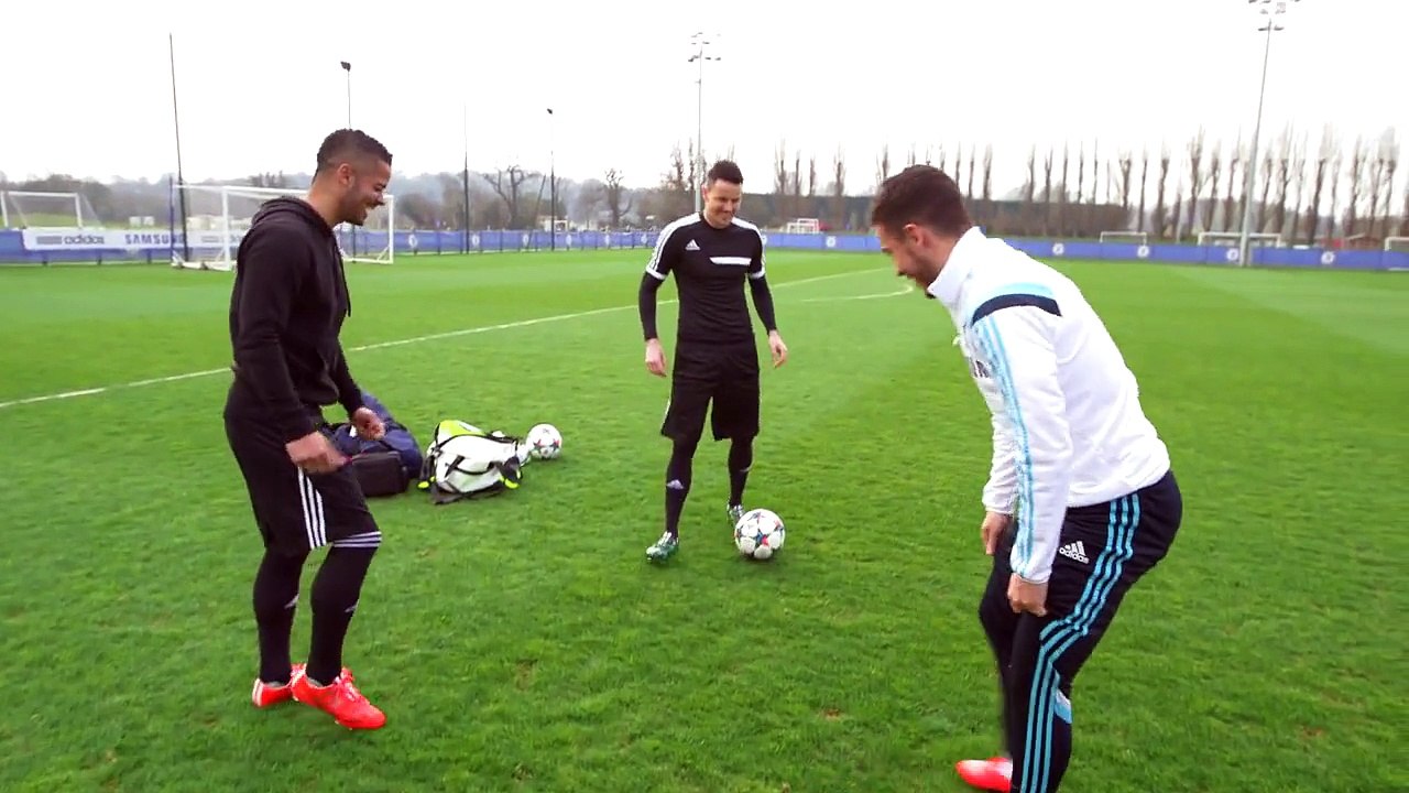 Eden Hazard doing amazing skills with F2Freestylers!