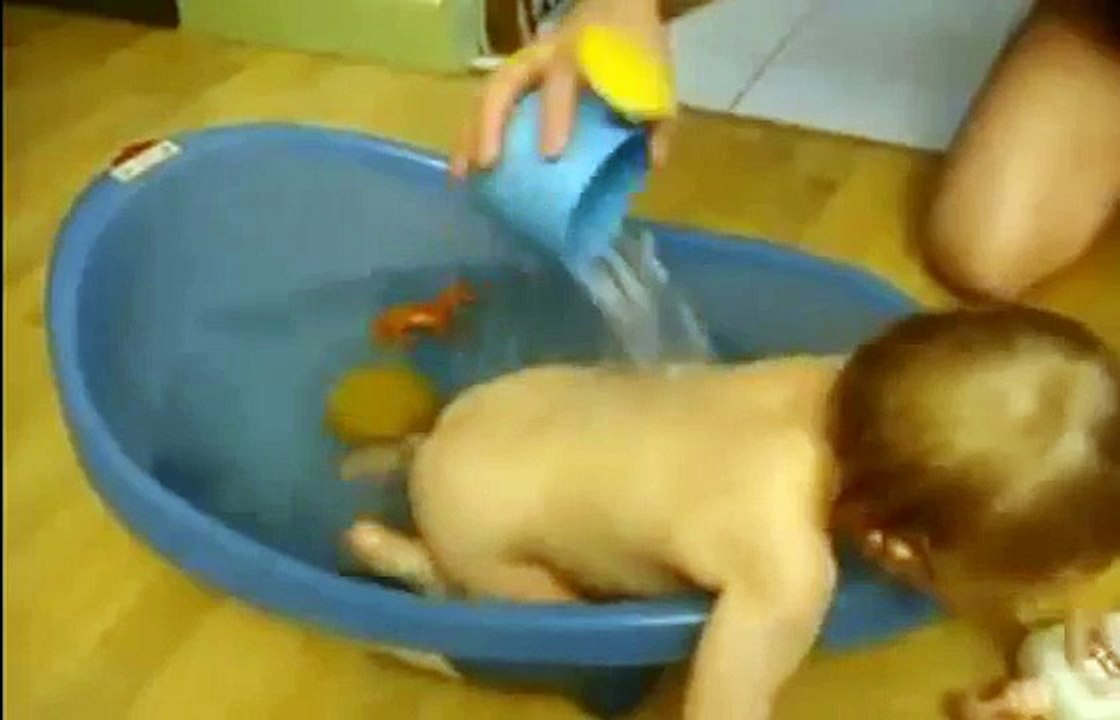 Children dance video Comedy video 2014 funny baby! Toddler gives! Great!