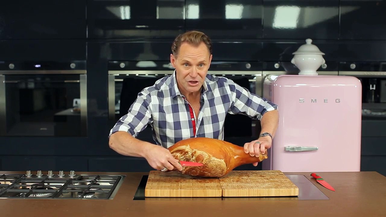 How to Carve a Christmas Ham