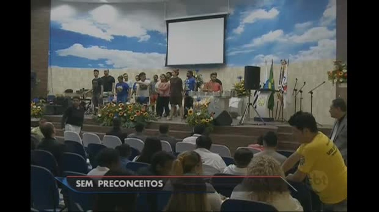 Pastores evangélicos inauguram a primeira catedral gay do Brasil