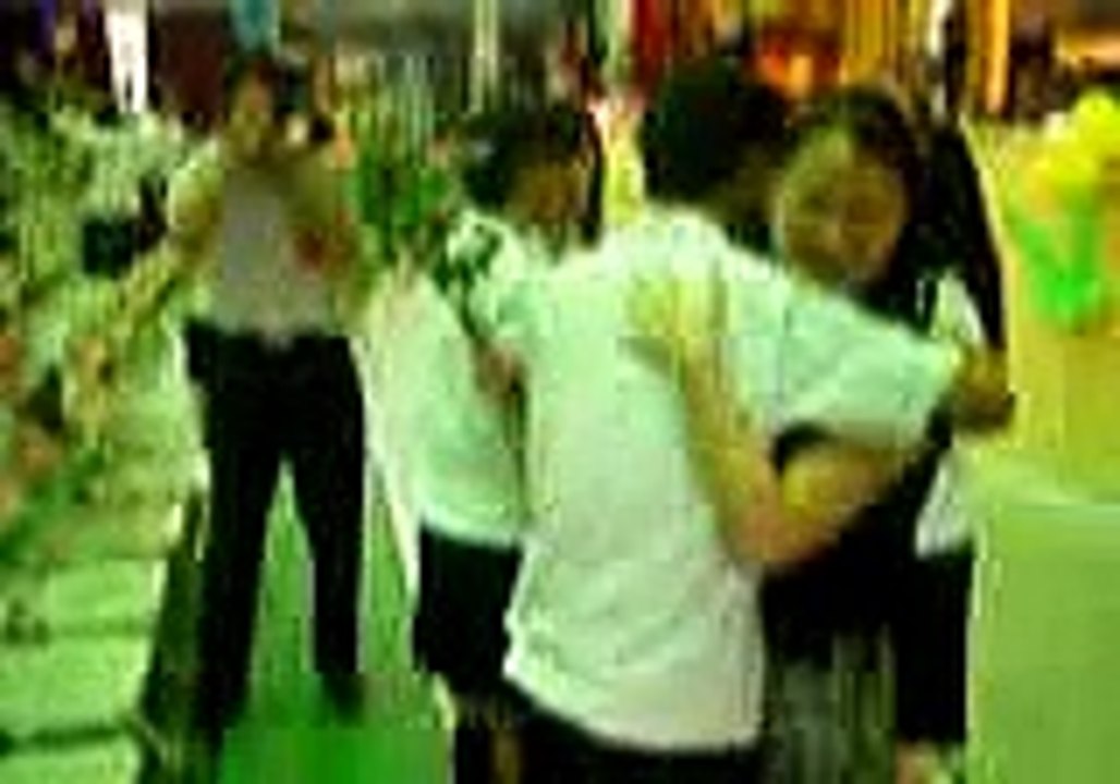 畢業感人擁抱導師之哭成一團