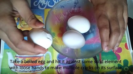Peeling boiled egg Easily - Hindi with English subtitles