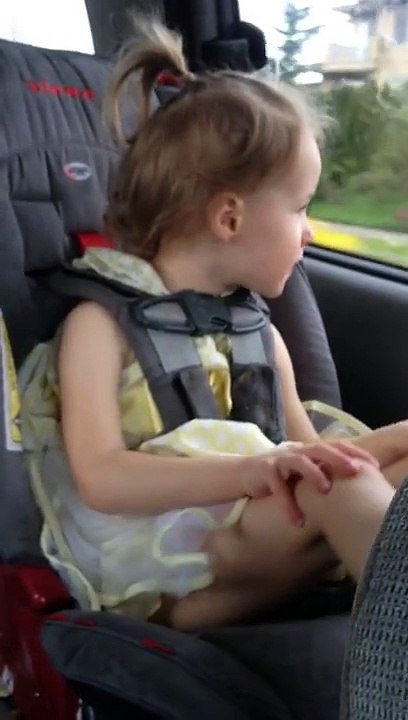 2 year old sings "You are my Sunshine" SO CUTE!!!