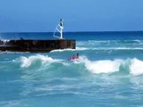 Surf en zodiac sur la houle de saint-gilles-les-bains