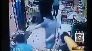7 customers refuse to pay and then beat restaurant owner's family