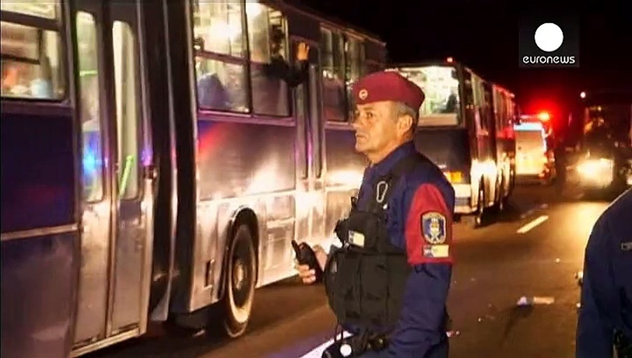 Autobahnmarsch nach Budapest: Viele erschöpfte Flüchtlinge geben auf