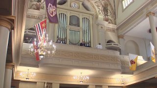 New Orleans mayor belts out Ave Maria in Latin