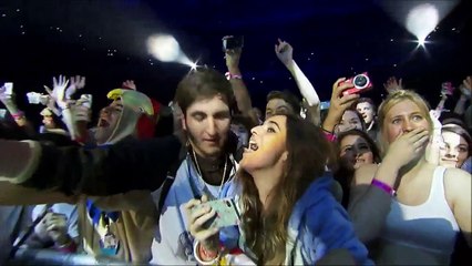Miley Cyrus Bangerz Tour Adore You (Live from London)
