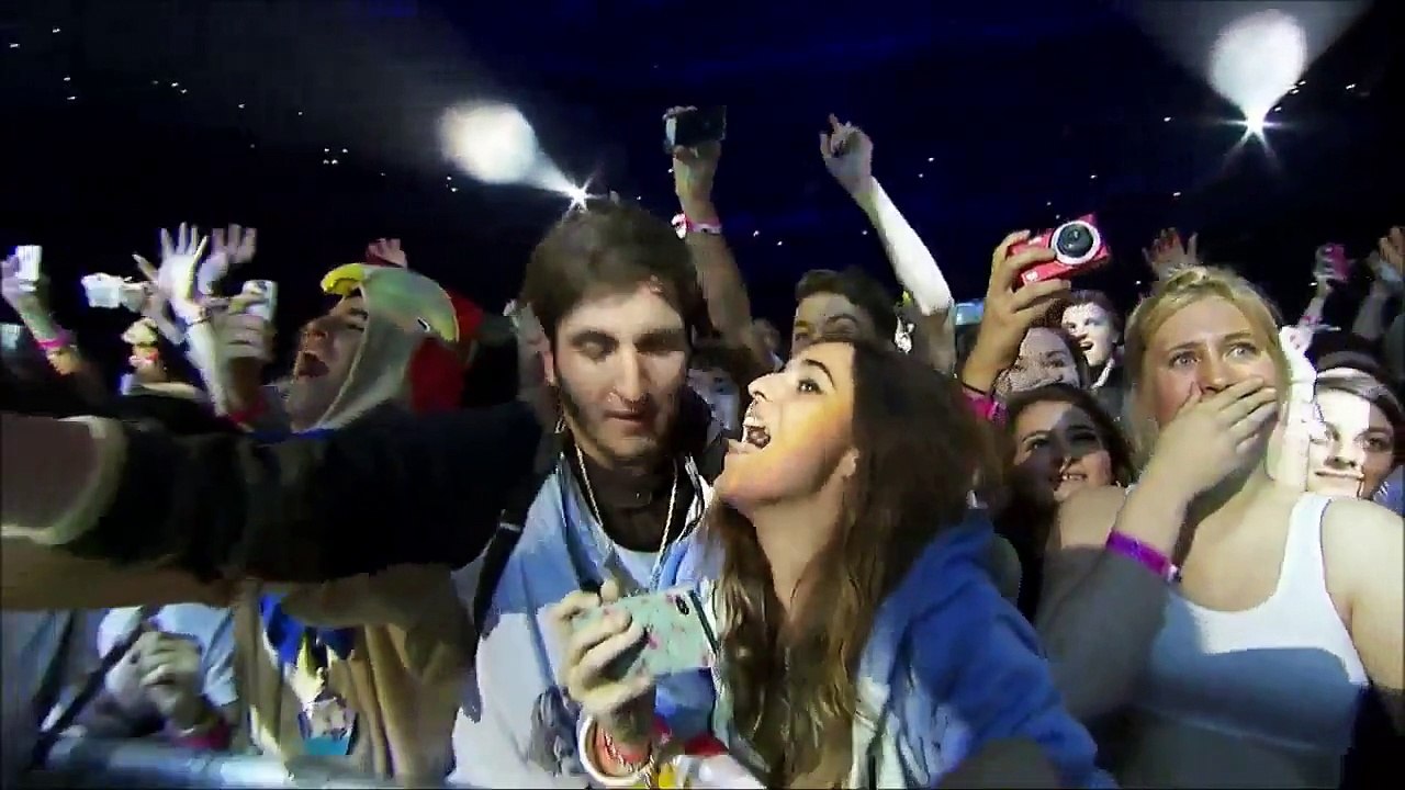 Miley Cyrus Bangerz Tour Adore You (Live from London)