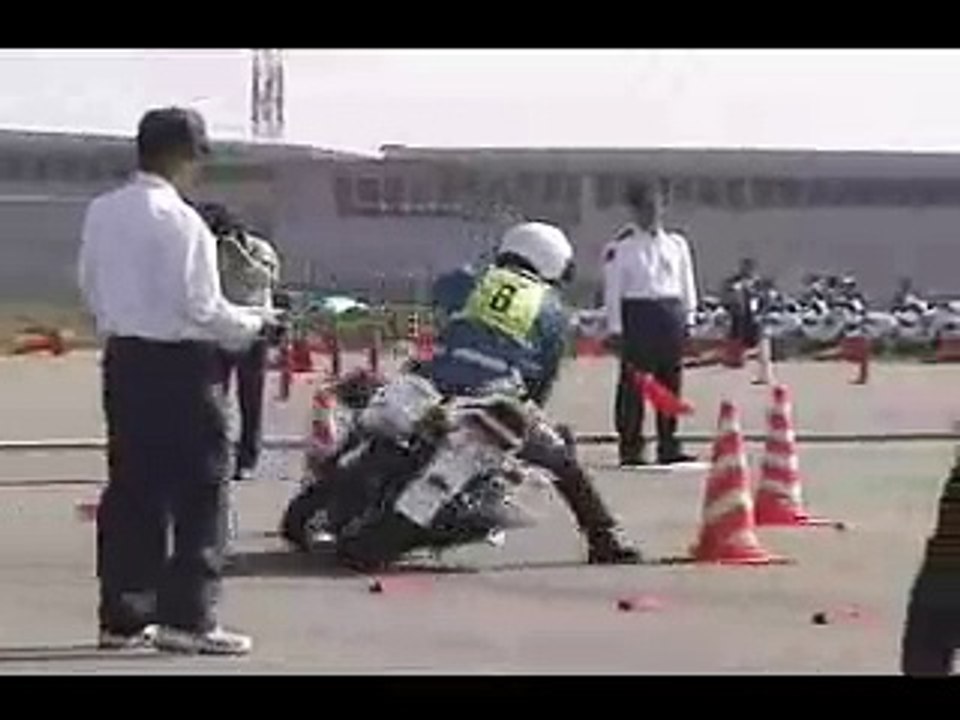 日本警察重型機車騎術比賽影片
